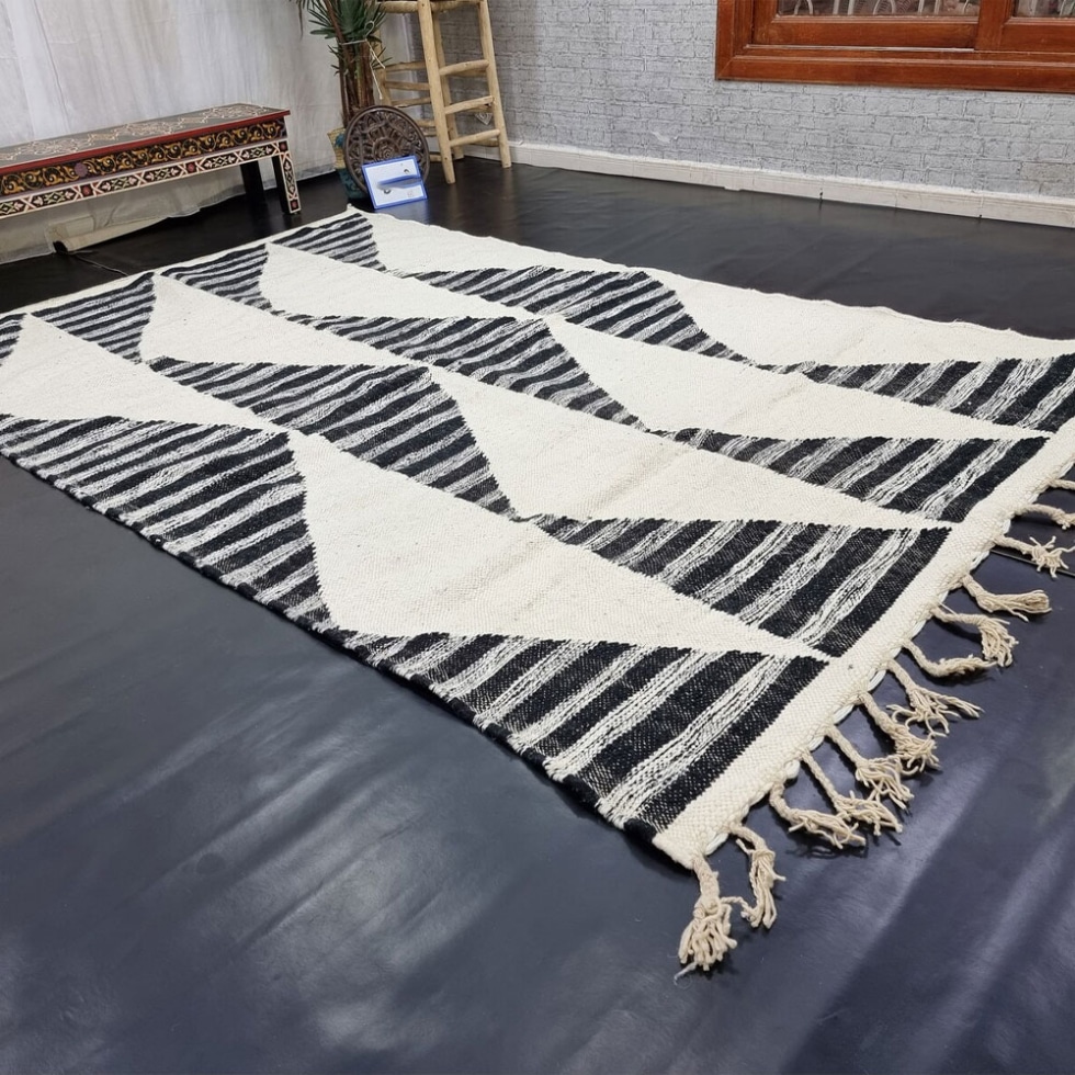 Geometric black and white kilim berber rug