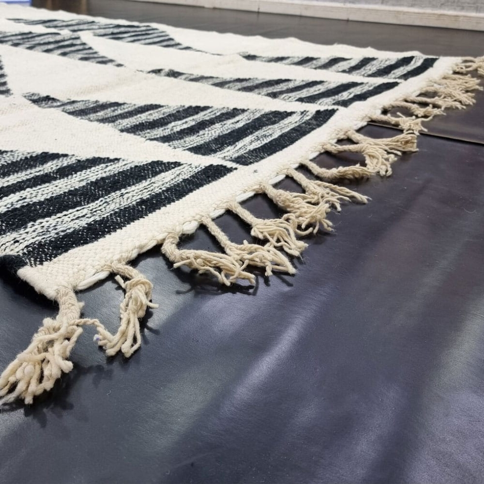 Geometric black and white kilim berber rug