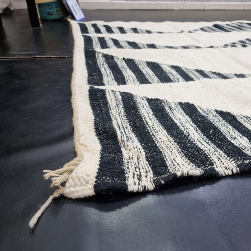 Geometric black and white kilim berber rug