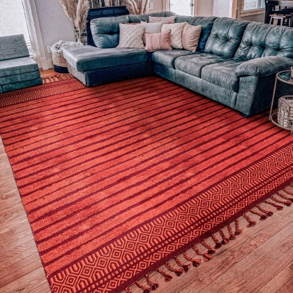 Red coton graduated style kilim rug