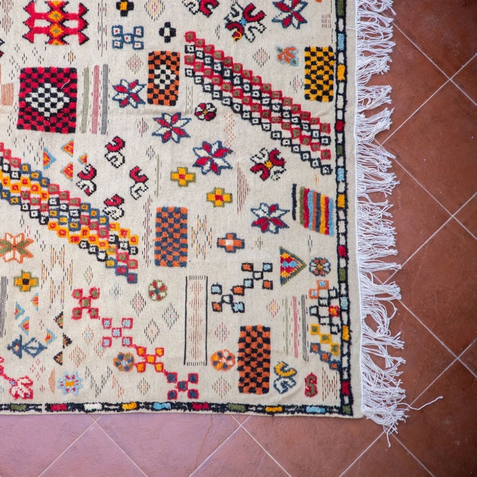 Traditional white Akhnif Berber kilim rug