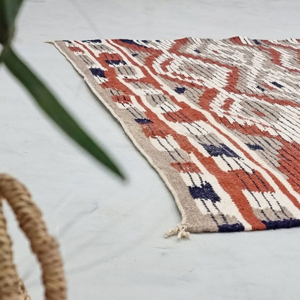 Vintage style moroccan kilim rug