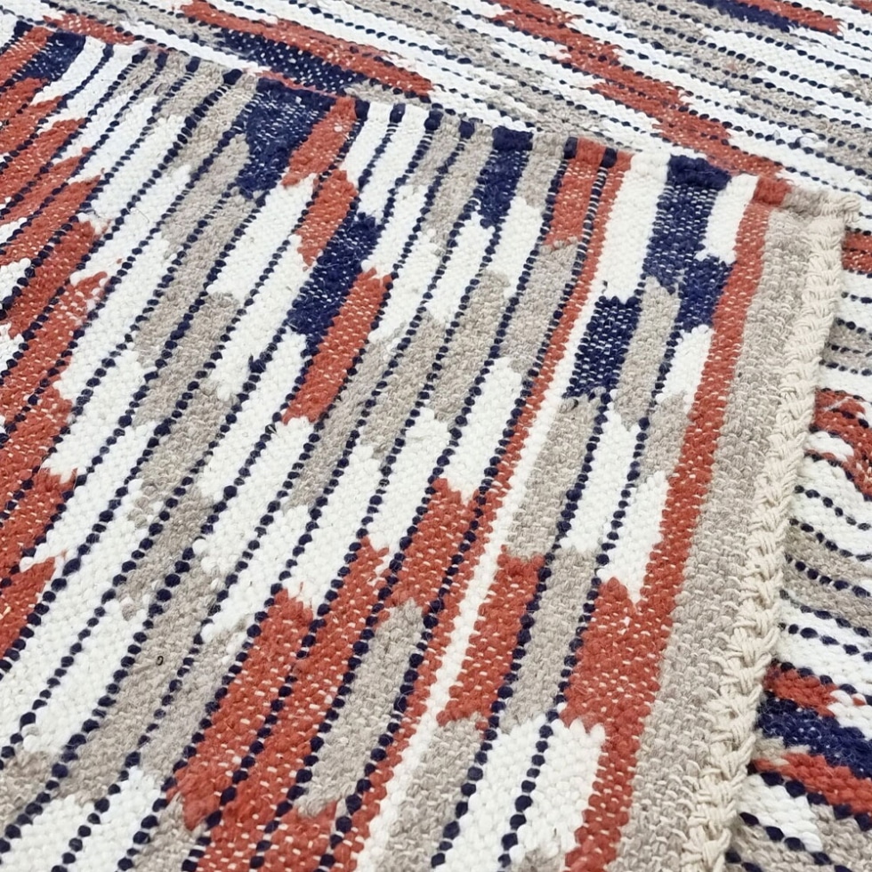 Vintage style moroccan kilim rug