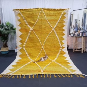 Yellow and white moroccan kilim rug